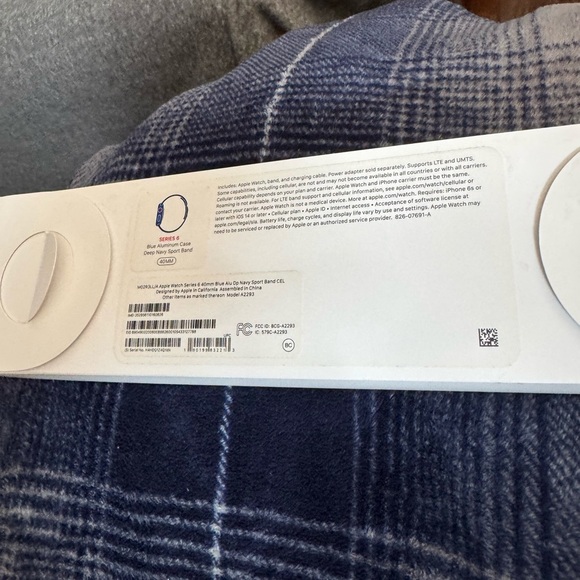 Series 6 Apple Smart Watch 40MM - Picture 4 of 7